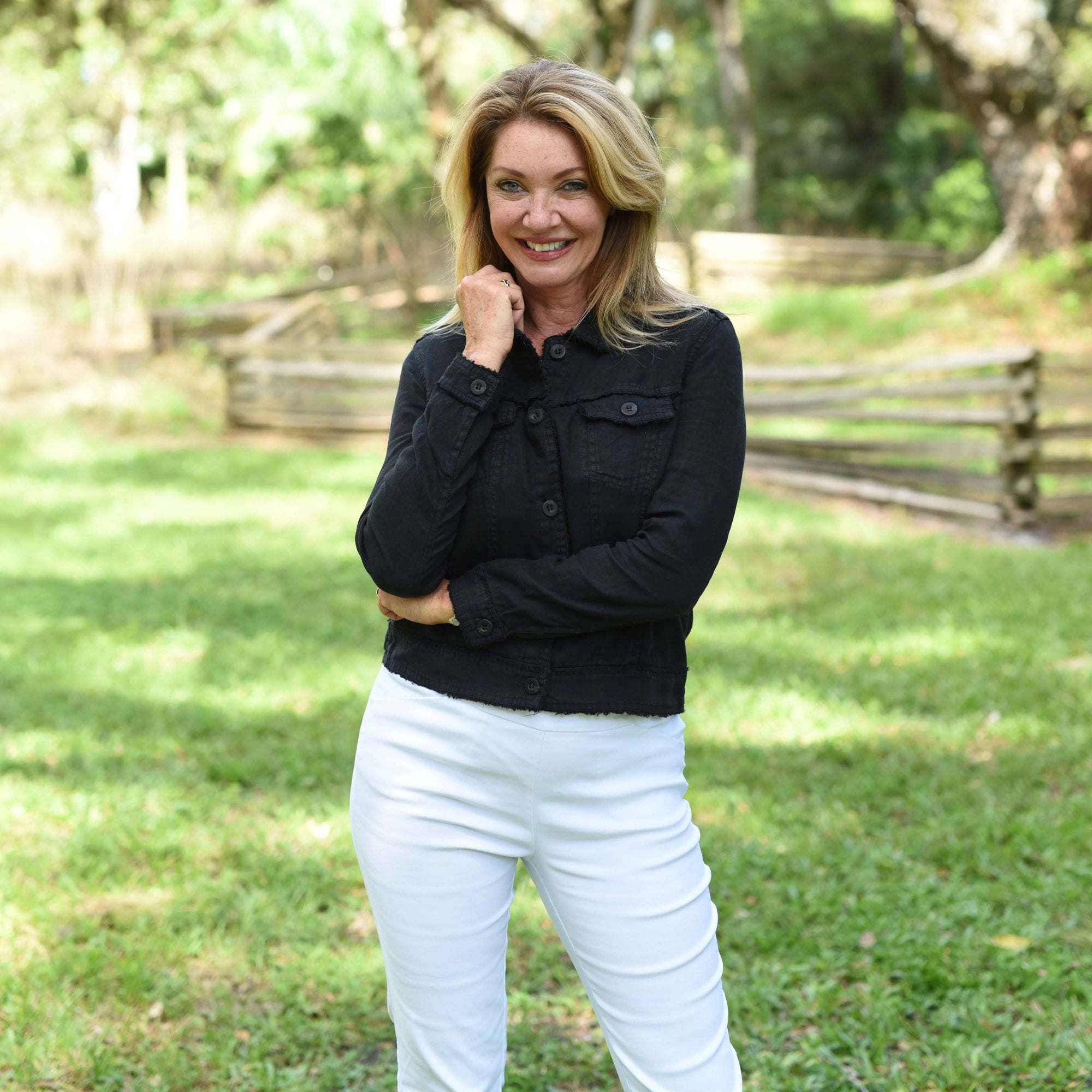 Women’s White Jeans Outfits