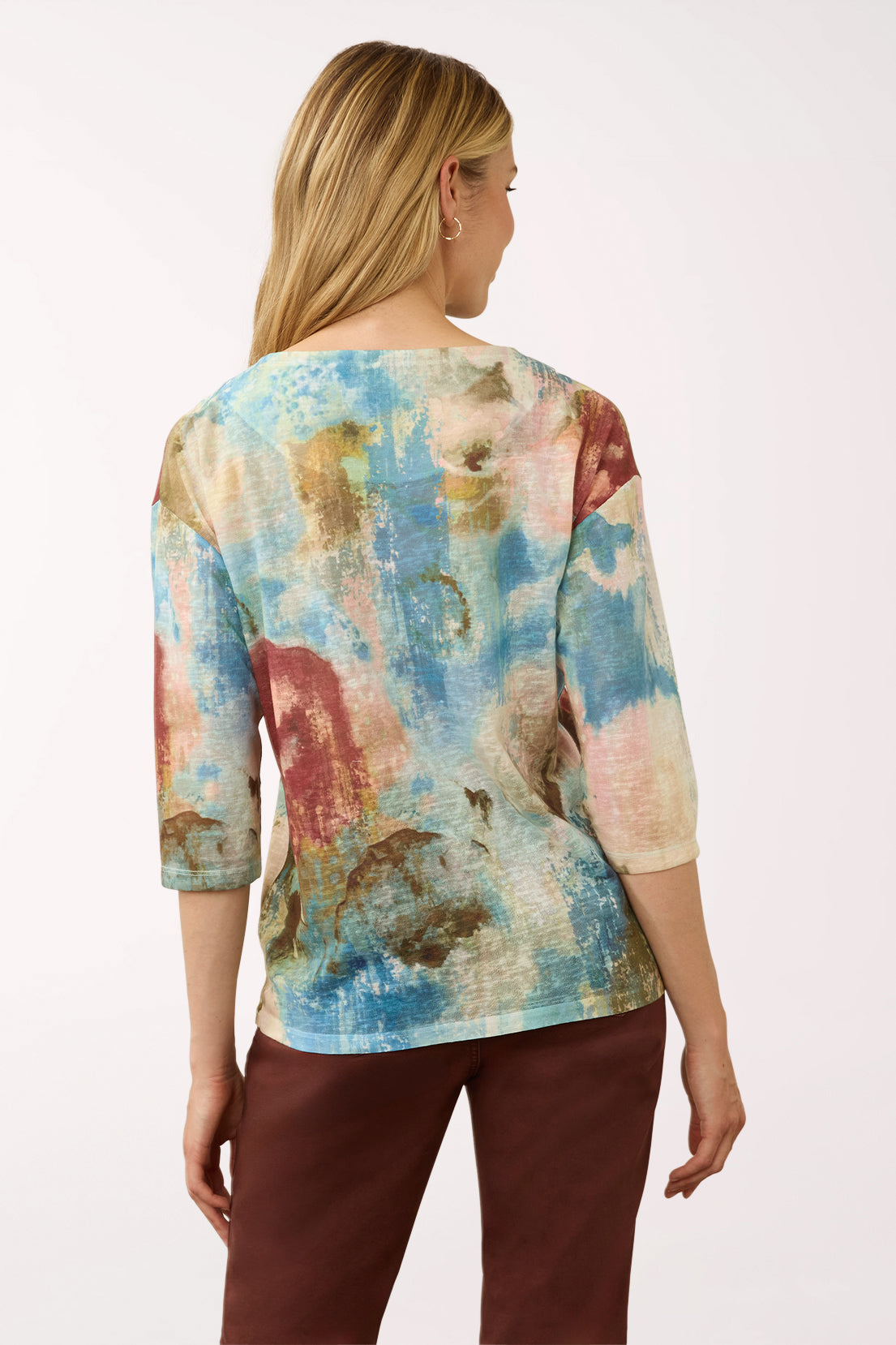 Woman wearing a 3/4 sleeve multicolored top