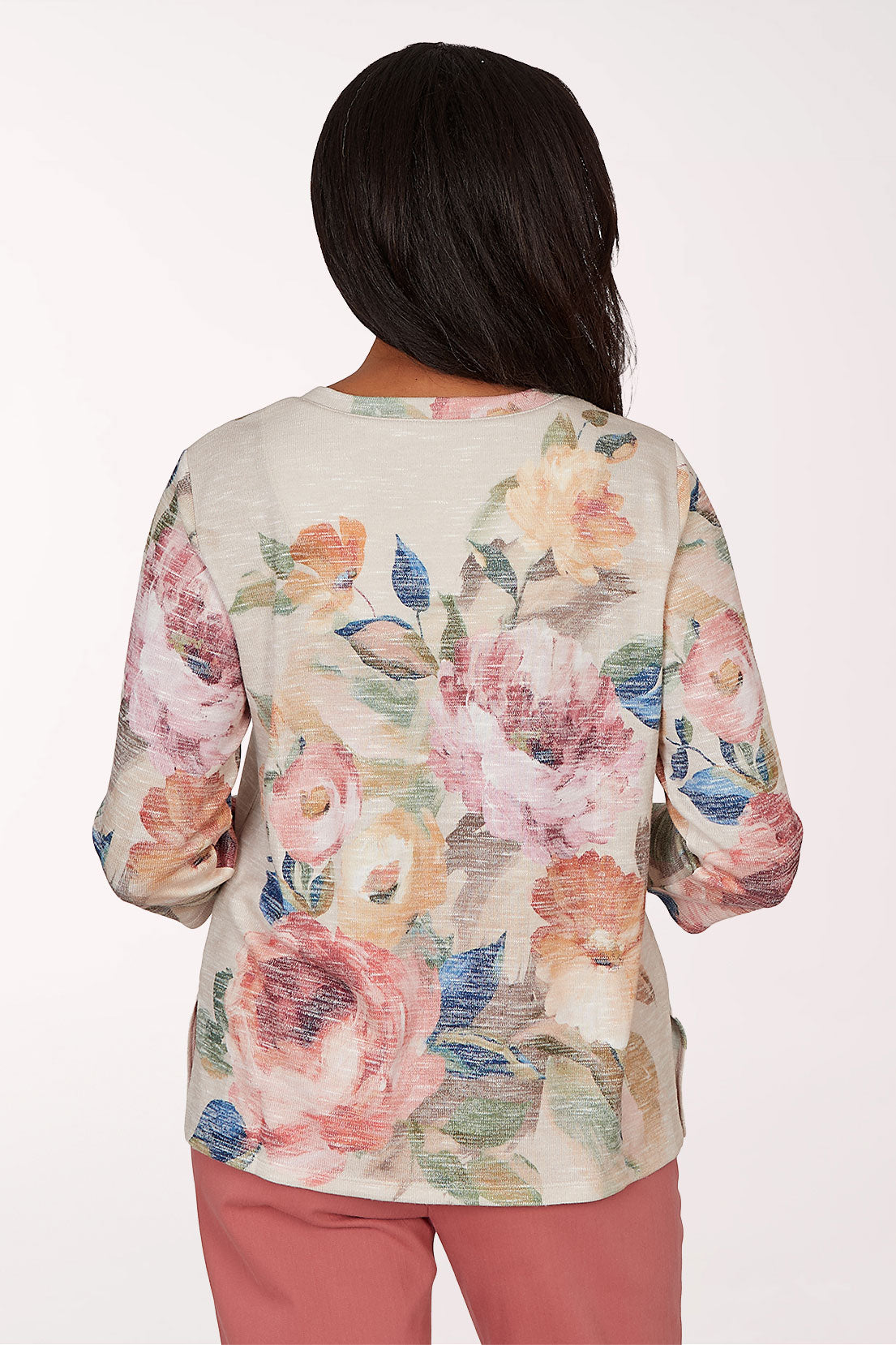 Woman wearing a floral 3/4 sleeve top
