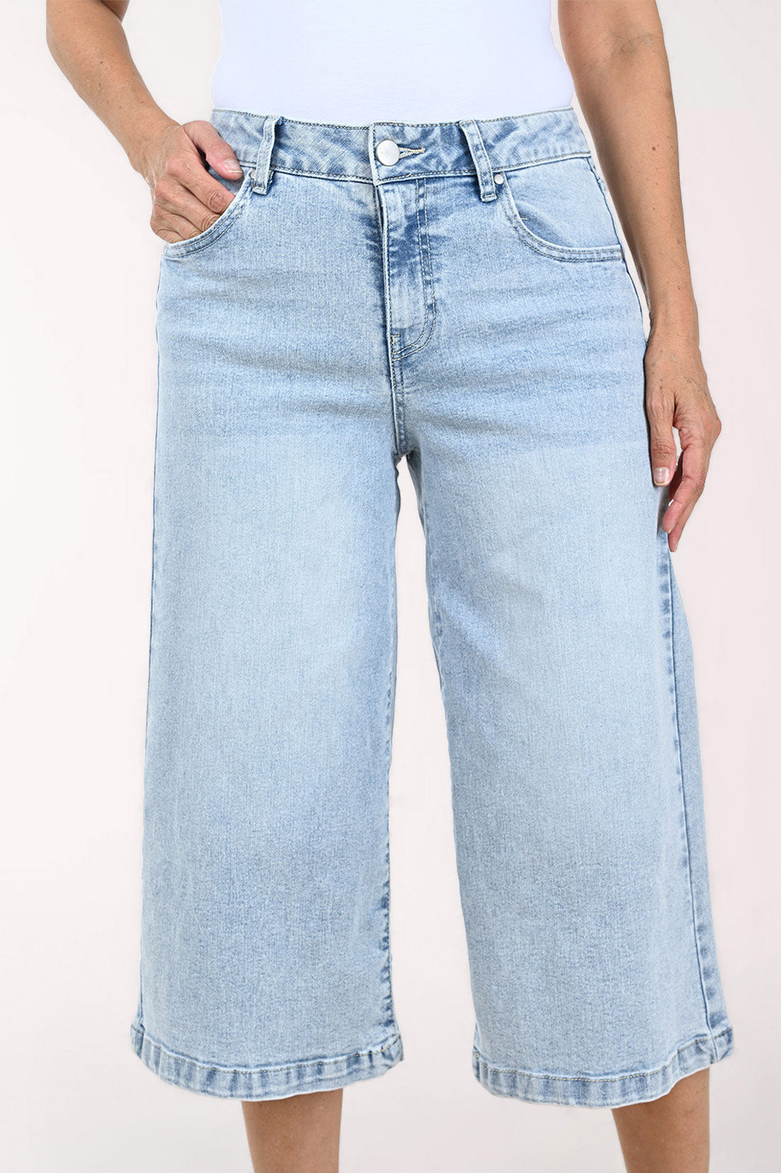 Woman wearing cropped denim pants