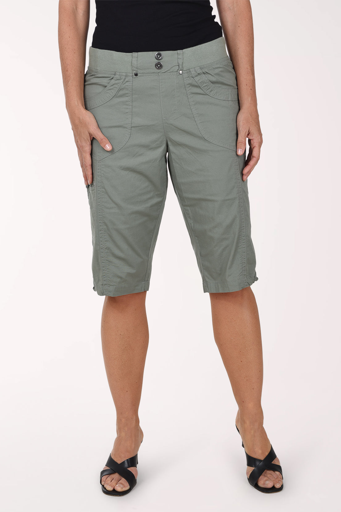 Woman wearing grey bermuda shorts