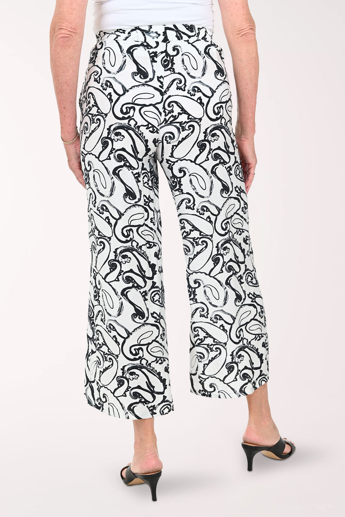 Woman wearing black and white paisley cropped bottoms
