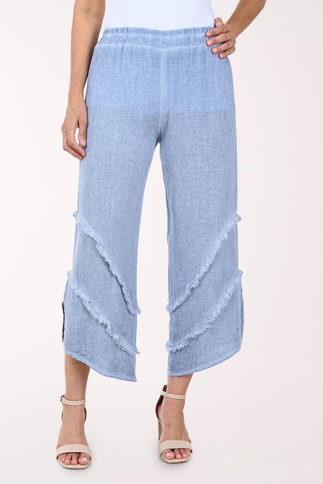 Woman wearing a cropped blue pant