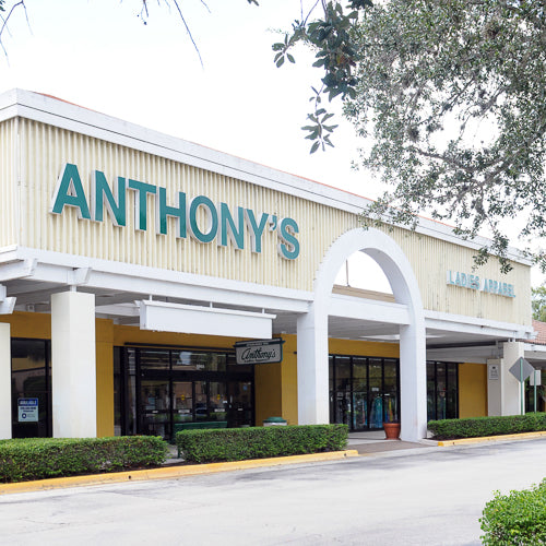 Store Front of Anthony's Women's Clothing in Naples, FL