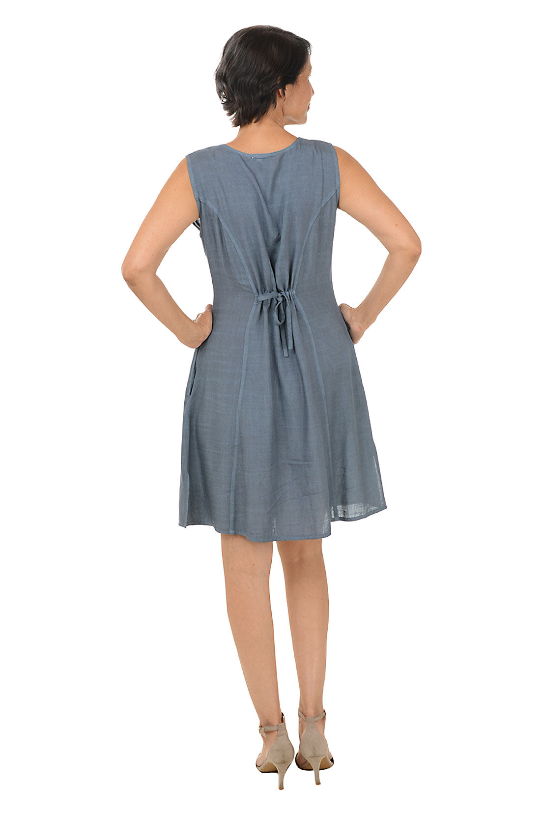 Woman wearing a sleeveless grey dress
