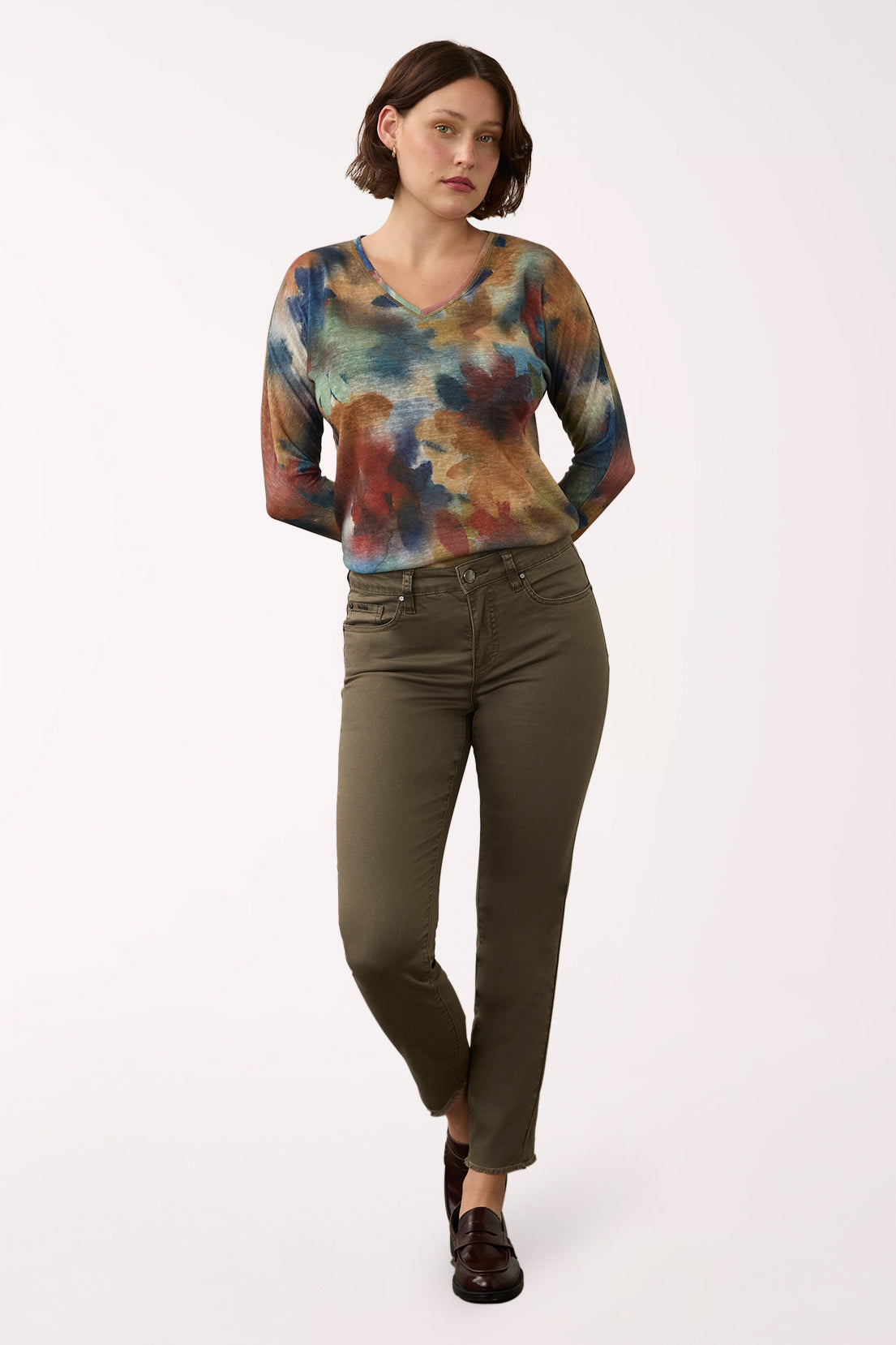 Woman wearing olive green ankle pants