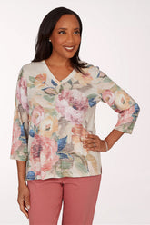 Woman wearing a floral 3/4 sleeve top