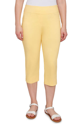Pull-On Lattice Hem Capri Pant