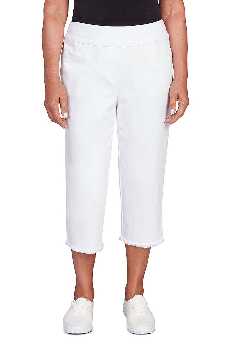 Allure Frayed Denim Capri Pant