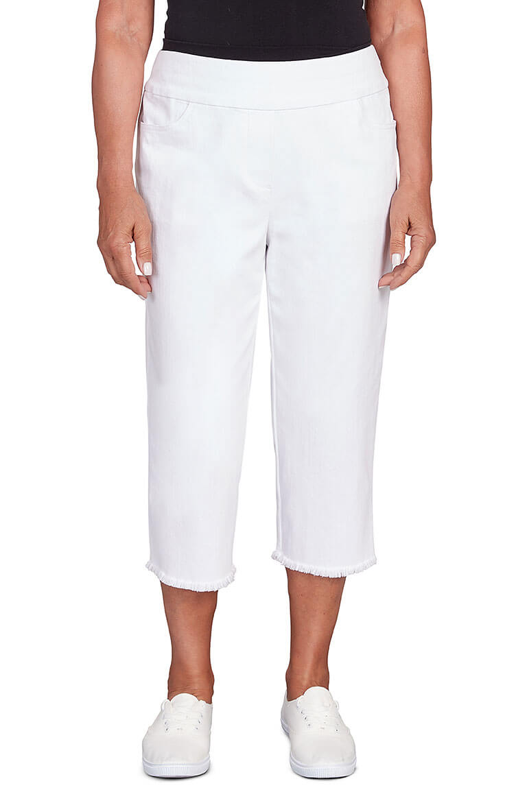 Petite Allure Frayed Denim Capri Pant
