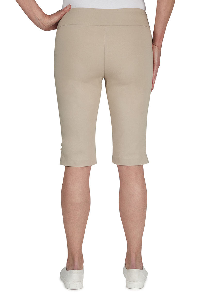 Pull-On Studded Lattice Hem Clamdigger Pant