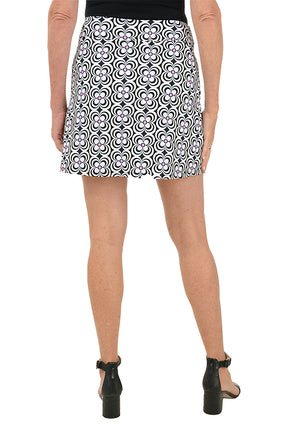 Black Optical Daisy UPF50+ Pull-On Skort
