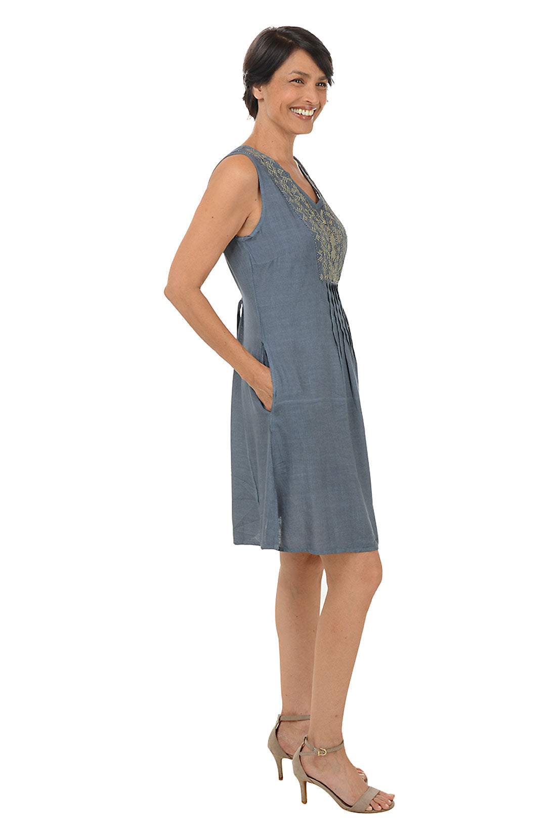 Woman wearing a sleeveless grey dress