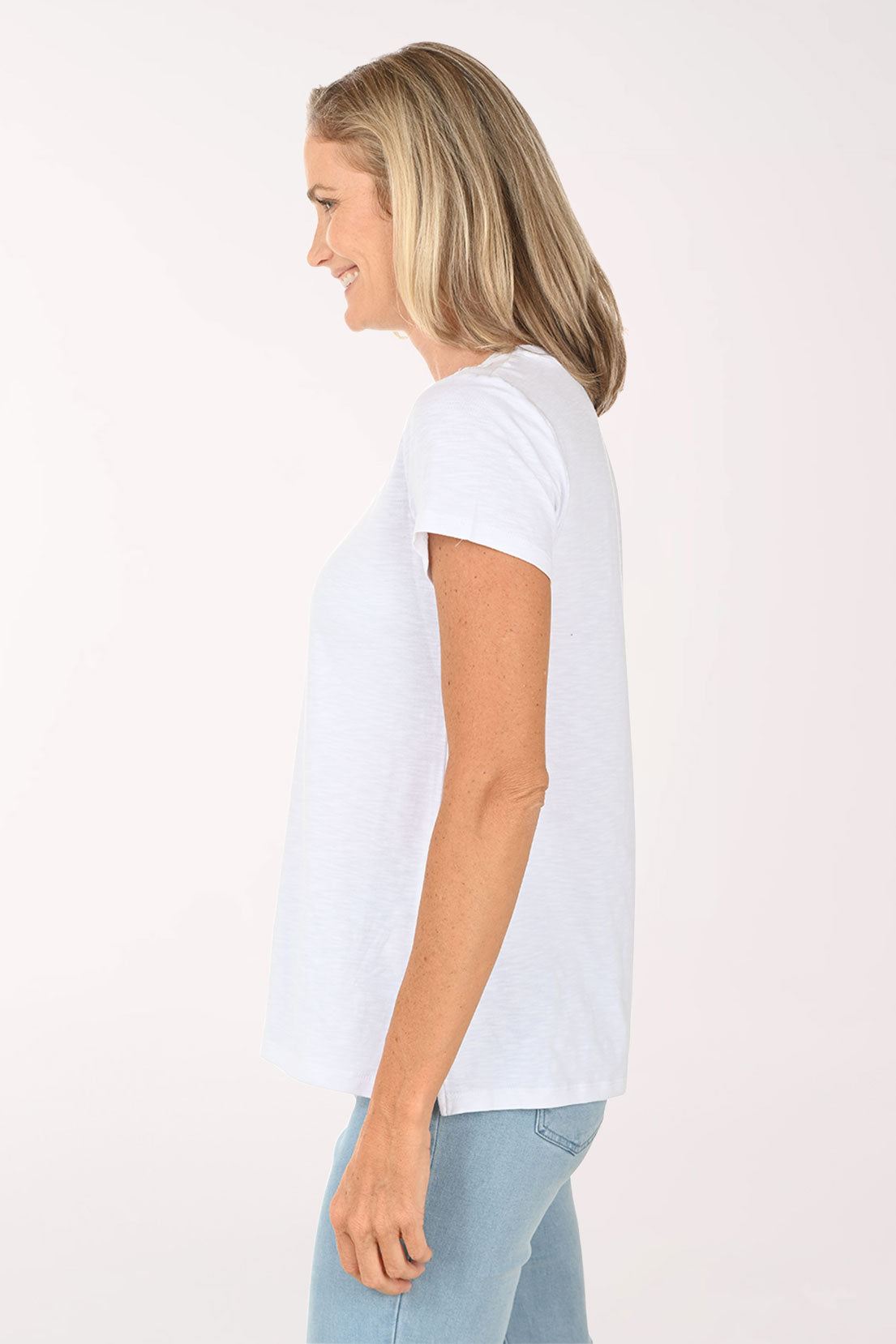Woman wearing a short sleeve white top