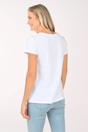 Woman wearing a short sleeve white top