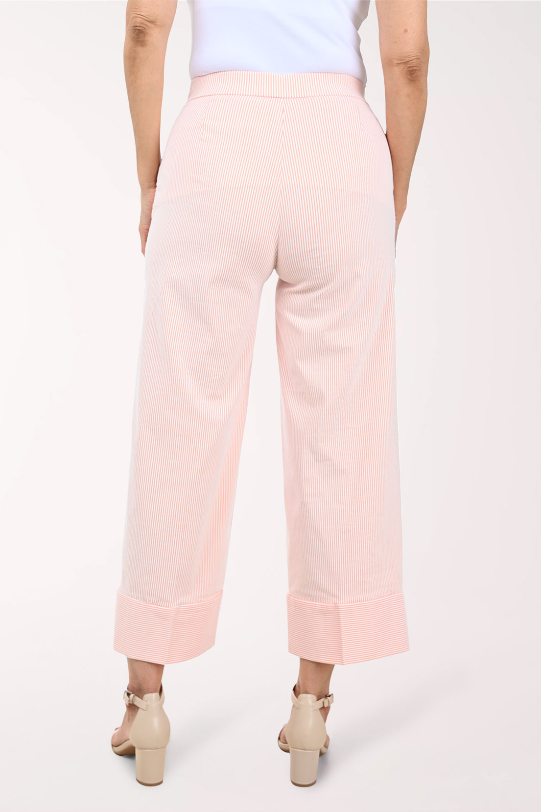 RACHEL着用 INSCRIRE Stripe Layered Pants Metallic Link Waist Striped Pant | Zac and Rachel